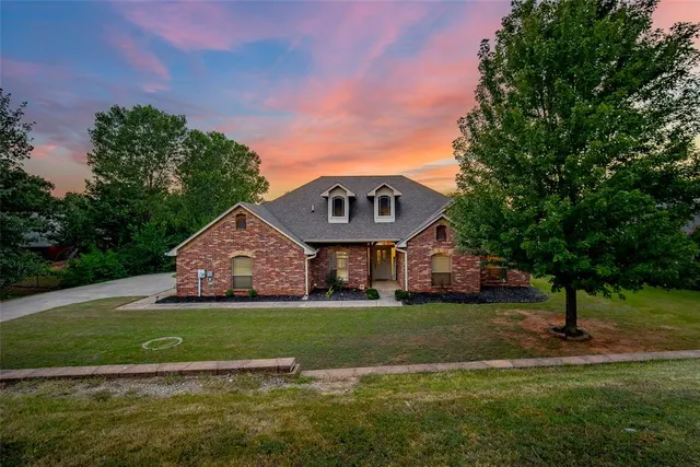 Photo 2 — 8621 Blue Heron Cove, Edmond, OK 73034