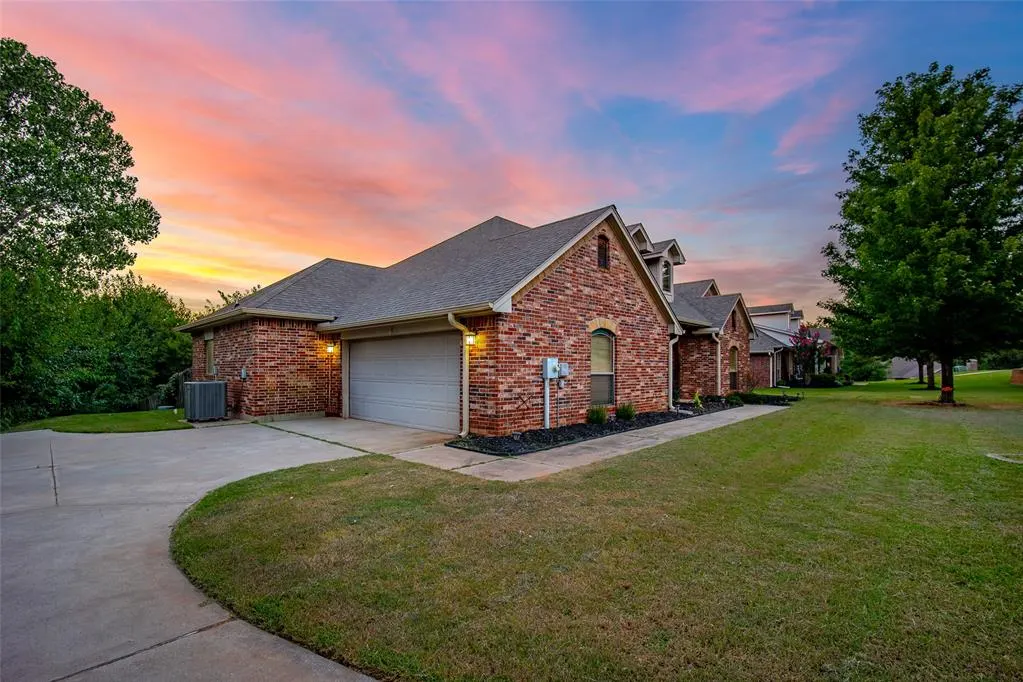 Photo 6 — 8621 Blue Heron Cove, Edmond, OK 73034