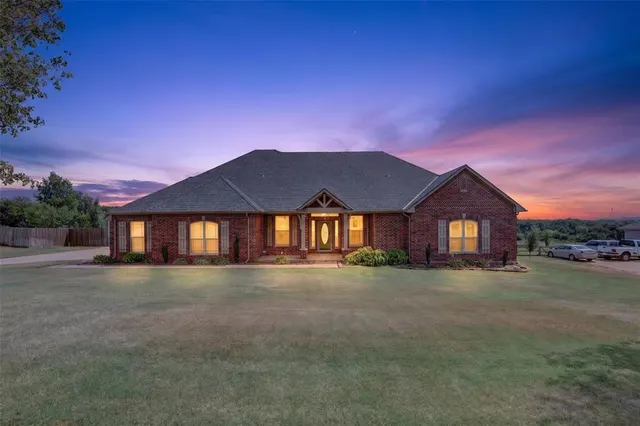 Front exterior — 1765 Twin Spires Trail, Guthrie, OK 73044