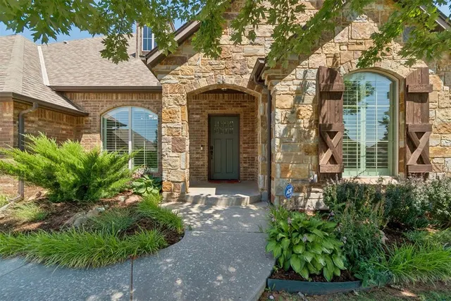 Photo 2 — 4640 Silver Charm Lane, Edmond, OK 73025