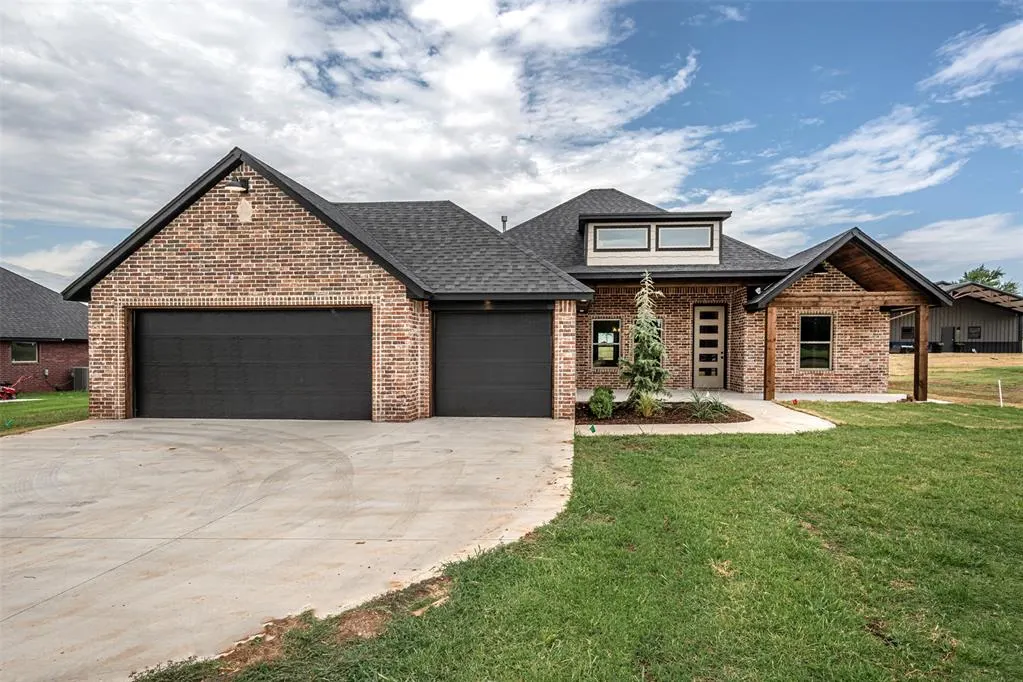 Front exterior — 1106 County Street 2958, Tuttle, OK 73089