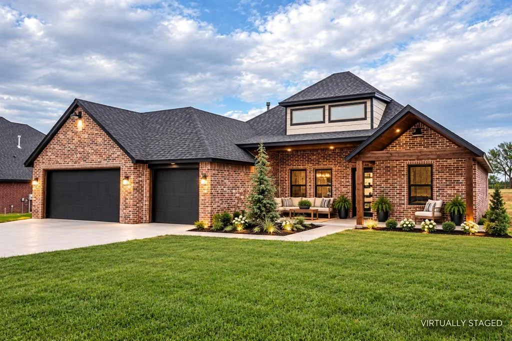 Front exterior — 1106 County Street 2958, Tuttle, OK 73089