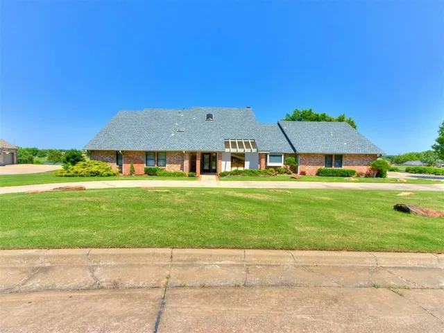 Photo 4 — 9 Country Club Road, Shawnee, OK 74801