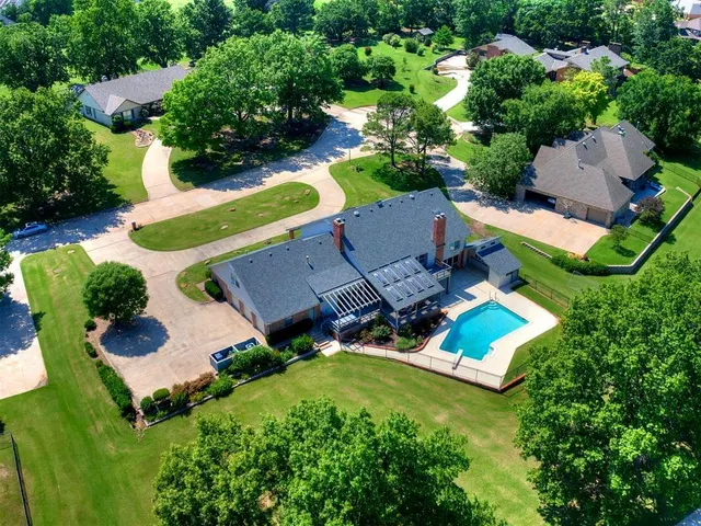 Photo 2 — 9 Country Club Road, Shawnee, OK 74801