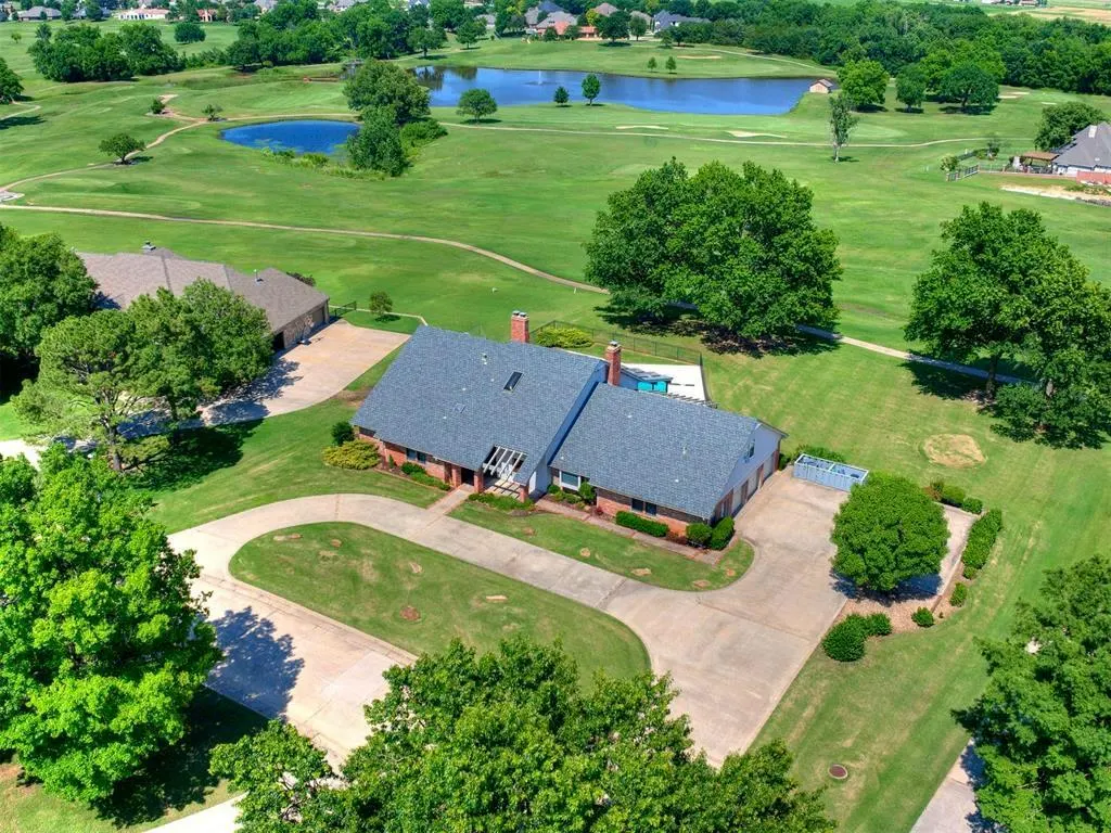 Front exterior — 9 Country Club Road, Shawnee, OK 74801
