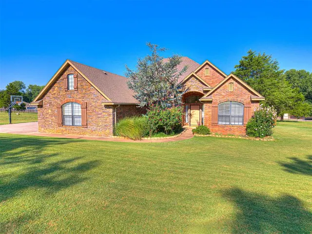 Photo 2 — 3077 Ridgecrest Drive, Purcell, OK 73080