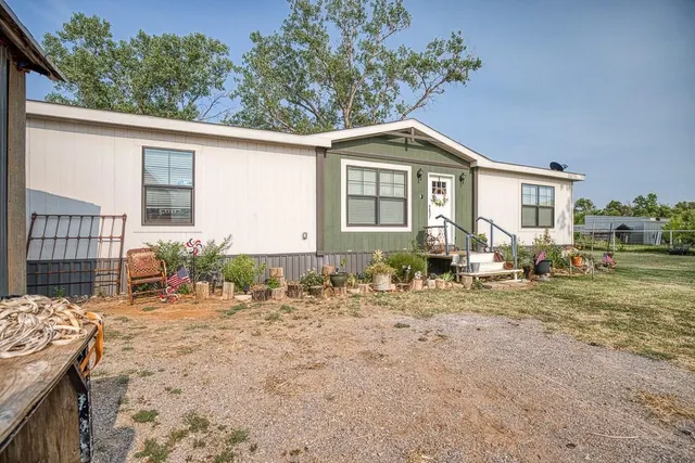 Photo 3 — 19297 N 2810 Road, Kingfisher, OK 73750