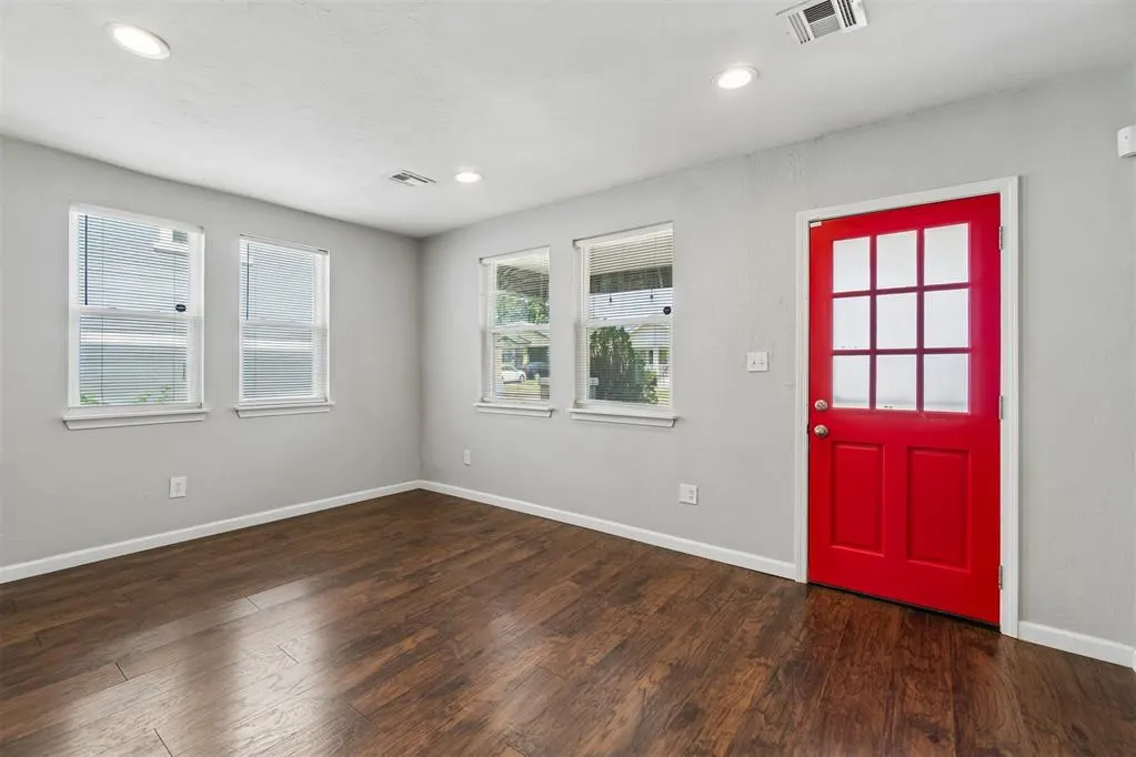 Photo 5 — 1012 W Hill Street, Oklahoma City, OK 73118