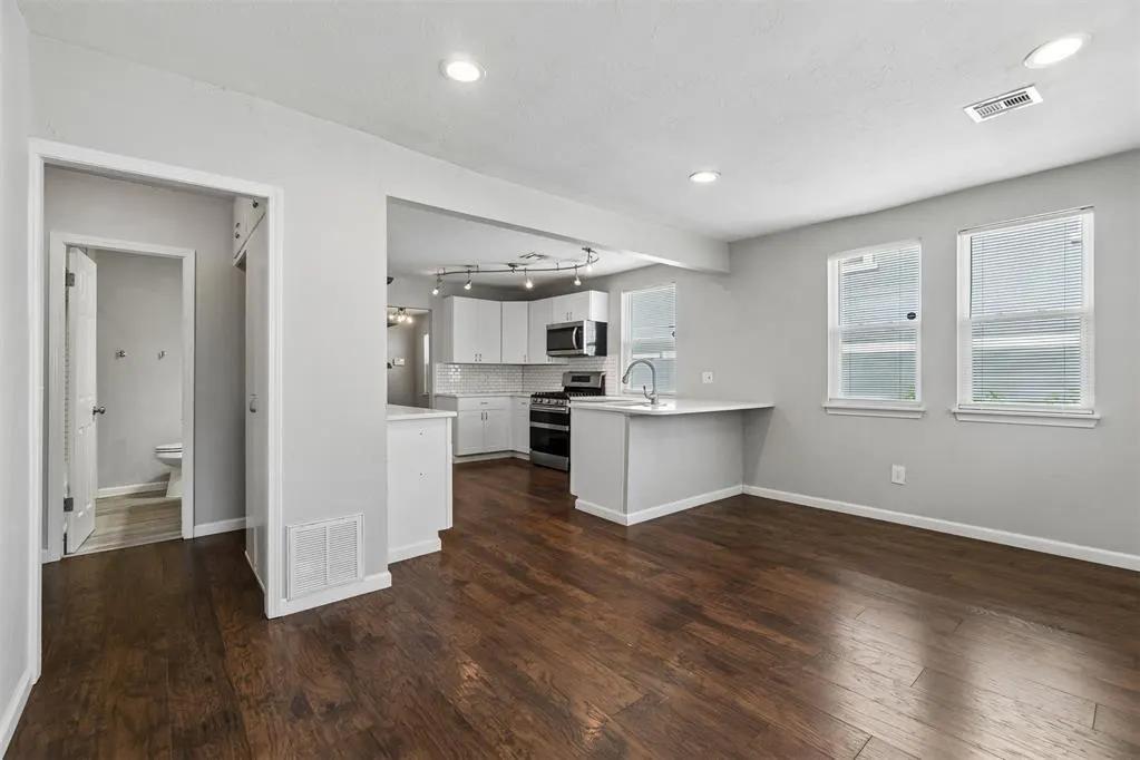 Photo 6 — 1012 W Hill Street, Oklahoma City, OK 73118