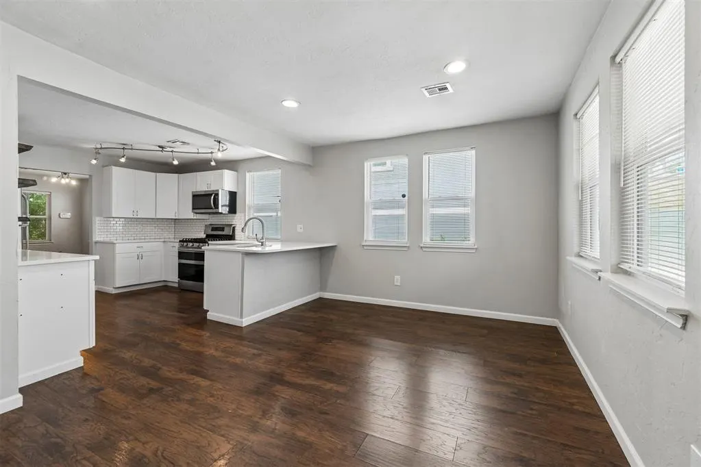 Photo 11 — 1012 W Hill Street, Oklahoma City, OK 73118