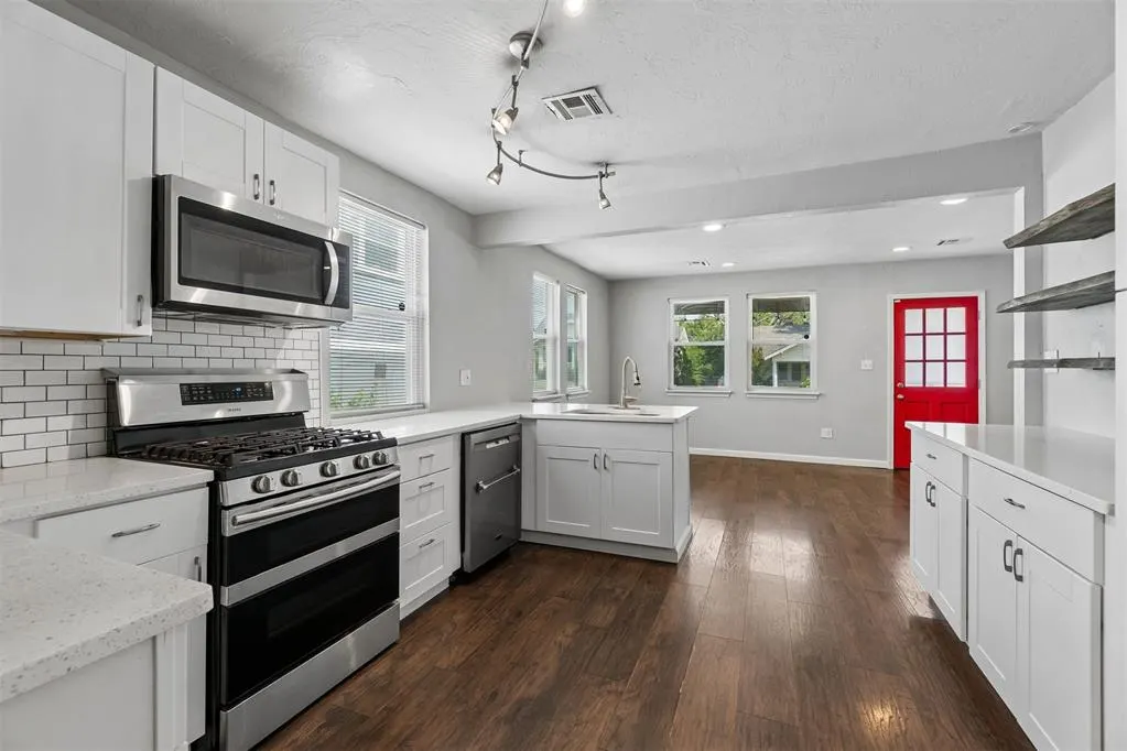Photo 13 — 1012 W Hill Street, Oklahoma City, OK 73118