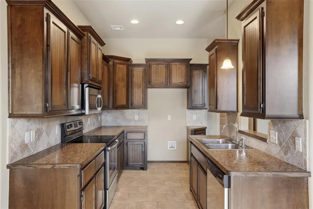 Photo 12 — 4800 Millstone Drive, Oklahoma City, OK 73179