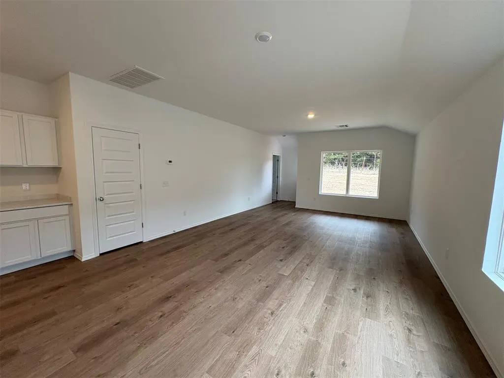 Photo 2 — 1115 Colt Drive, Guthrie, OK 73044