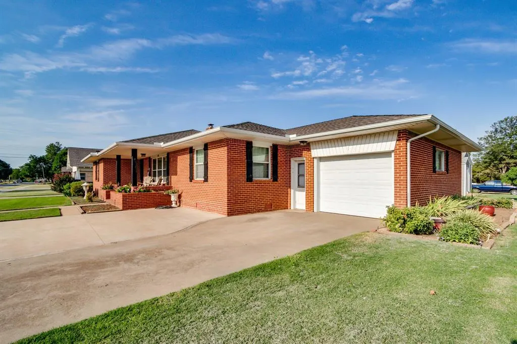Photo 2 — 209 S 4th Street, Okarche, OK 73762