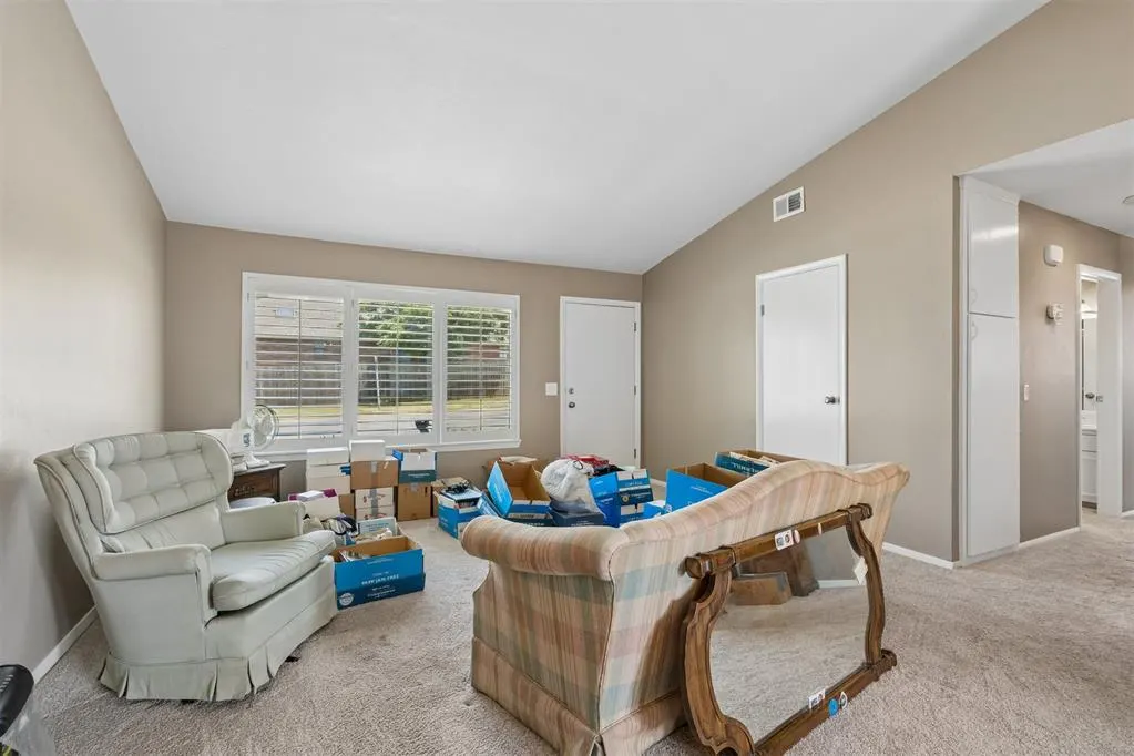 Photo 4 — 2825 Indian Creek Boulevard, Oklahoma City, OK 73120
