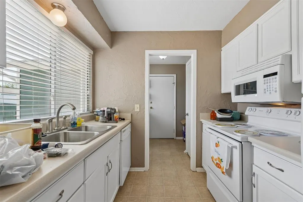 Photo 12 — 2825 Indian Creek Boulevard, Oklahoma City, OK 73120