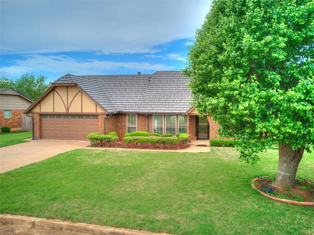 Photo 2 — 904 Park Place, Kingfisher, OK 73750