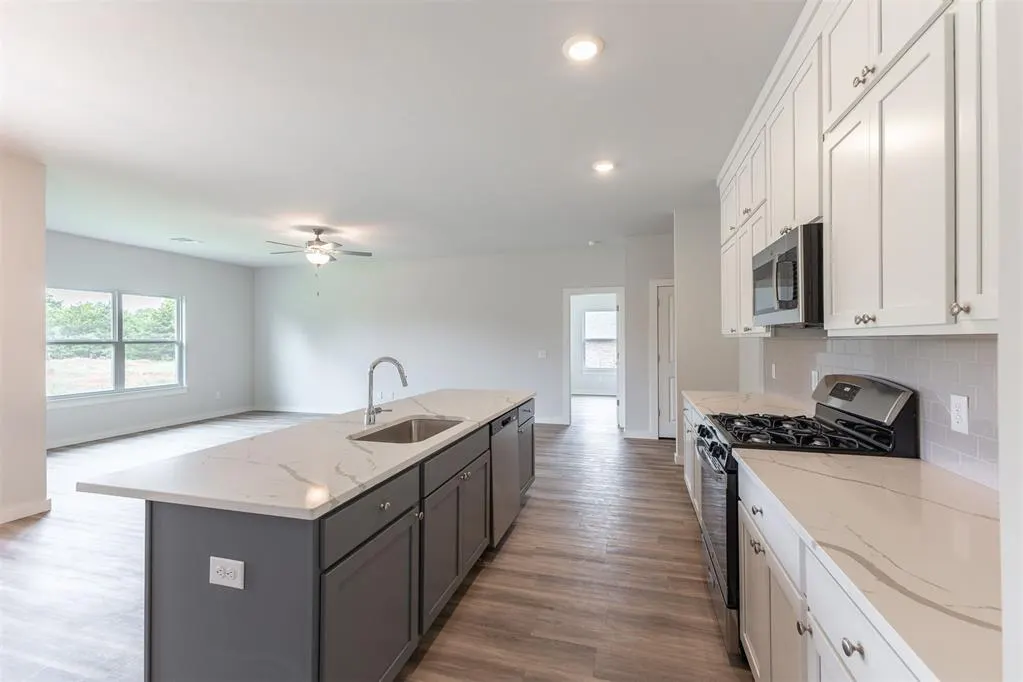 Photo 2 — 11525 Ward Road, Edmond, OK 73044