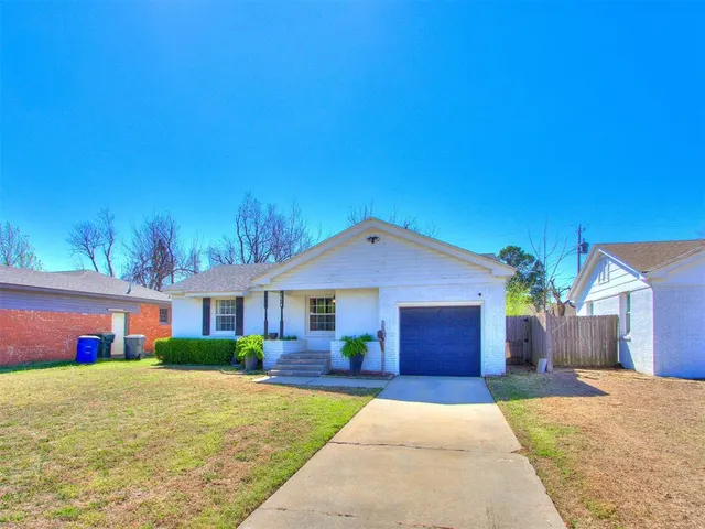 Photo 2 — 1614 Oxford Way, Oklahoma City, OK 73120