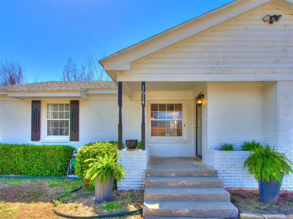 Photo 5 — 1614 Oxford Way, Oklahoma City, OK 73120