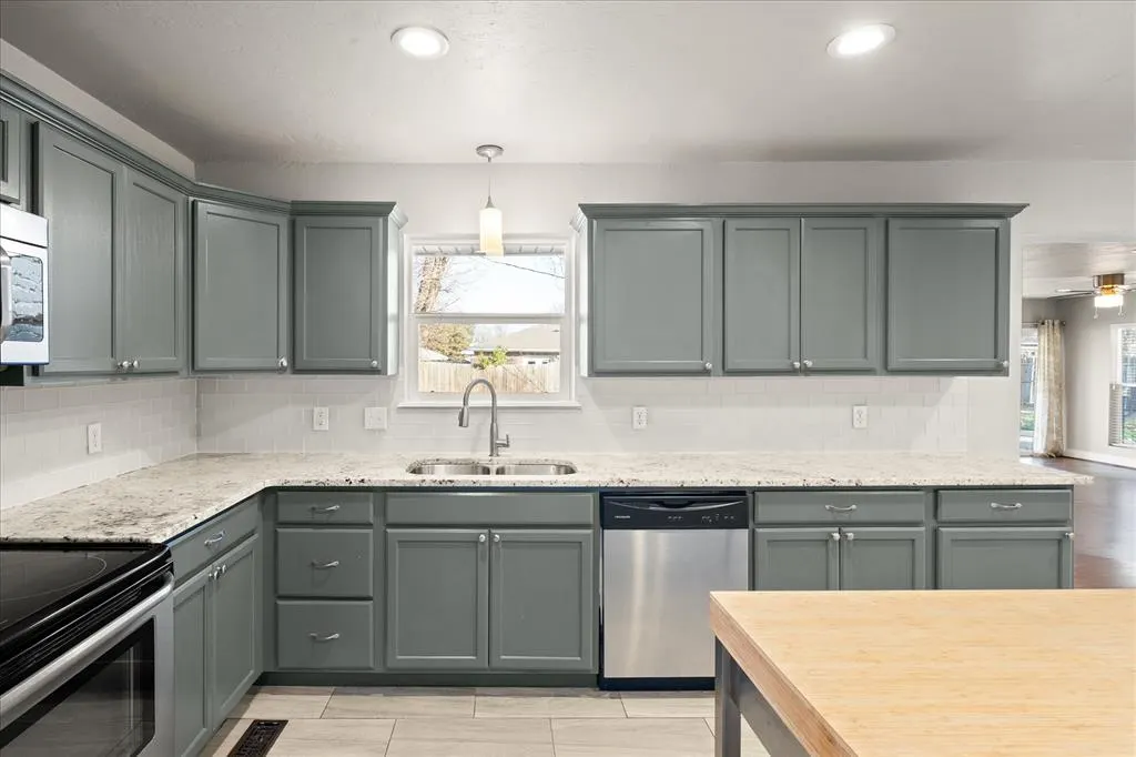 Photo 3 — 1501 Carlton Way, Oklahoma City, OK 73120