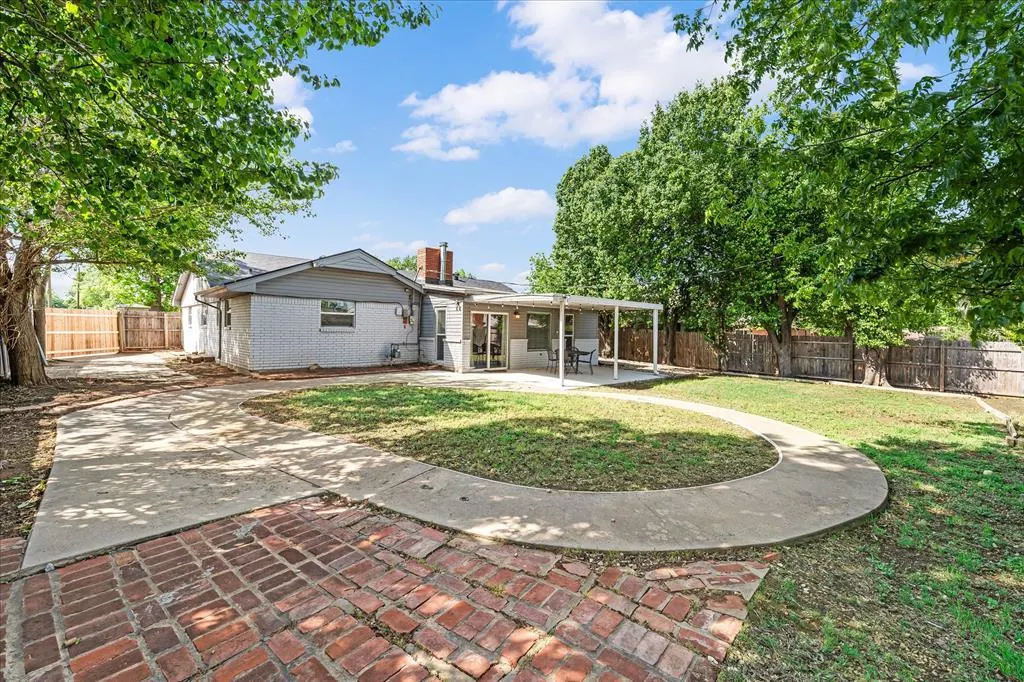 Photo 12 — 1501 Carlton Way, Oklahoma City, OK 73120
