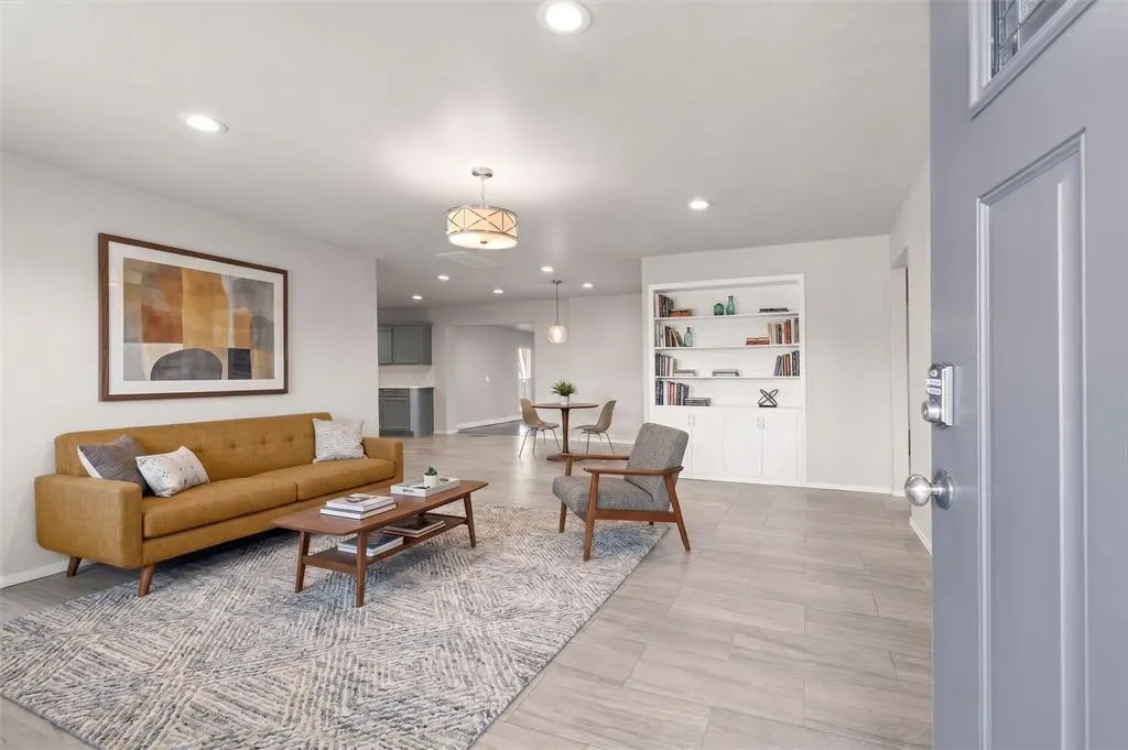 Photo 2 — 1501 Carlton Way, Oklahoma City, OK 73120