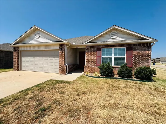 Photo 3 — 1017 N Pheasant Way, Mustang, OK 73064