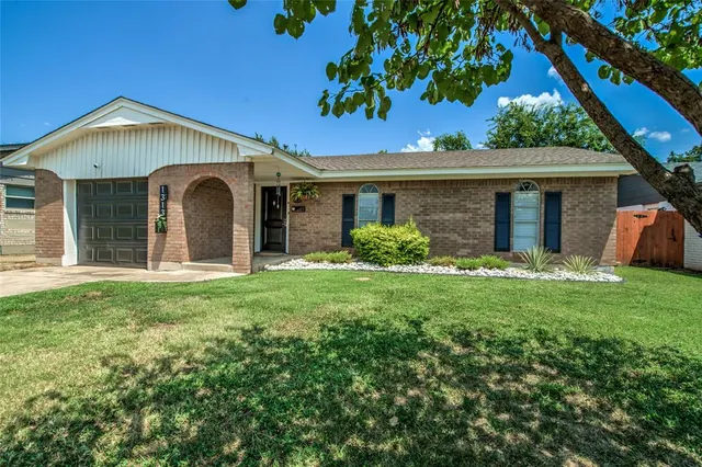 Photo 2 — 1313 Keystone Lane, Norman, OK 73071
