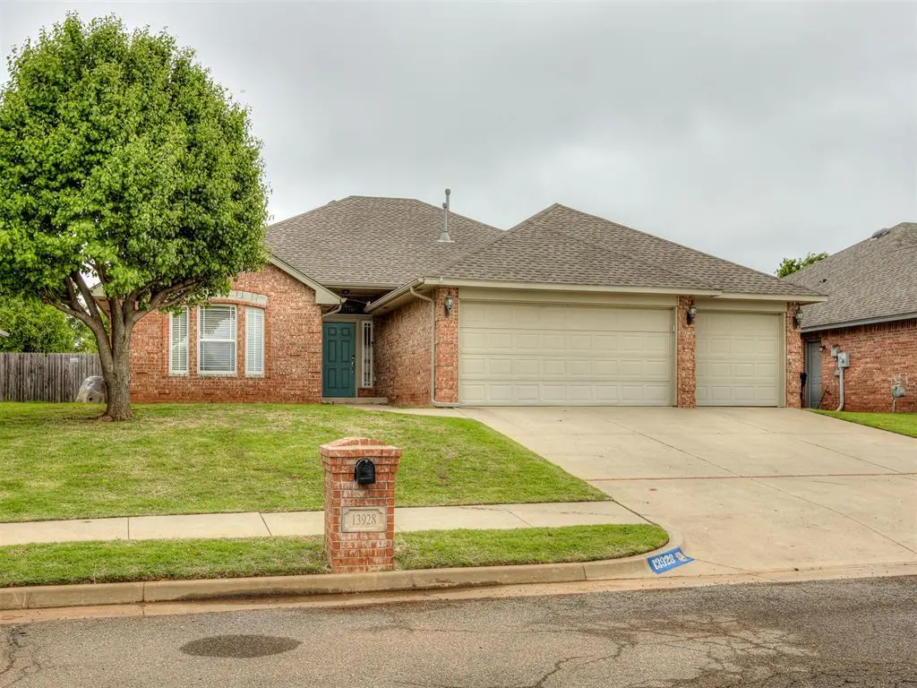 Photo 2 — 13928 Hunter Jackson Drive, Yukon, OK 73099