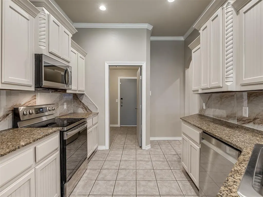 Photo 9 — 13928 Hunter Jackson Drive, Yukon, OK 73099