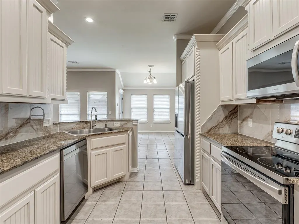 Photo 10 — 13928 Hunter Jackson Drive, Yukon, OK 73099