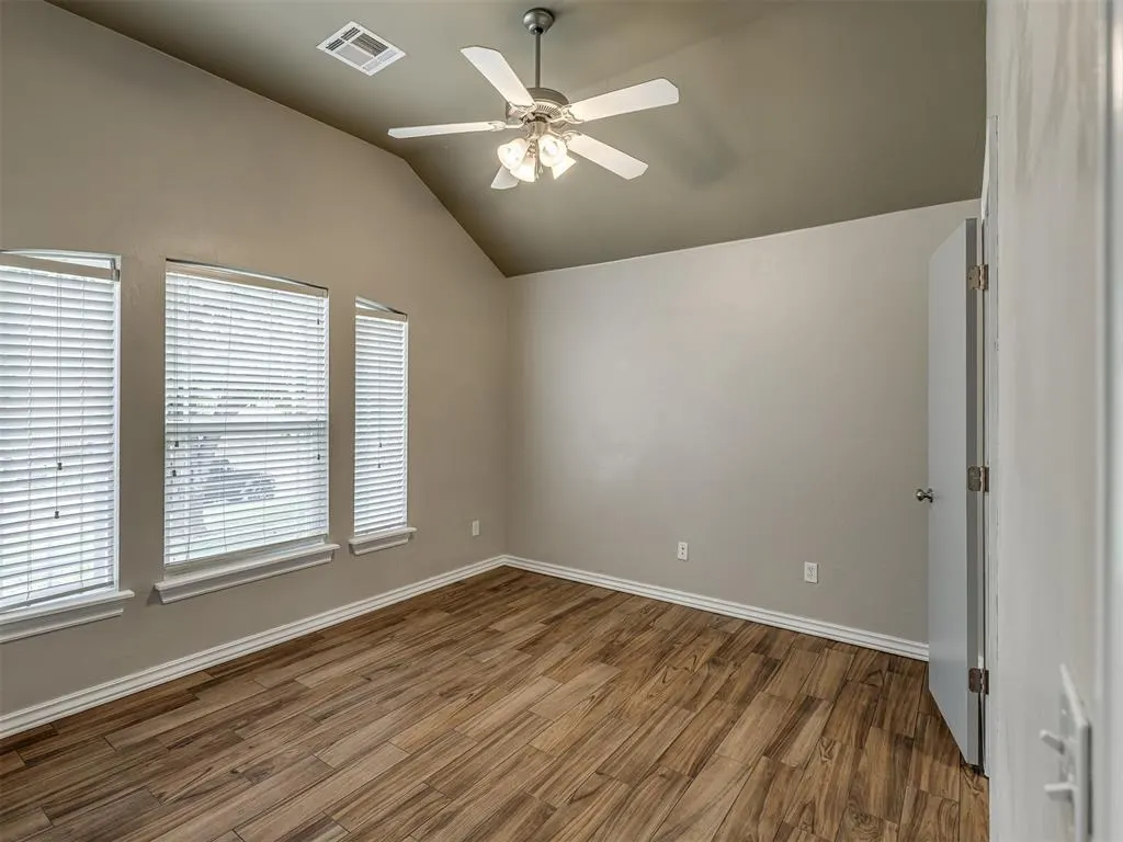 Photo 18 — 13928 Hunter Jackson Drive, Yukon, OK 73099