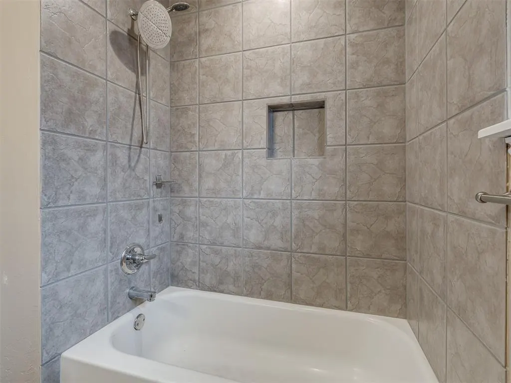 Photo 21 — 13928 Hunter Jackson Drive, Yukon, OK 73099