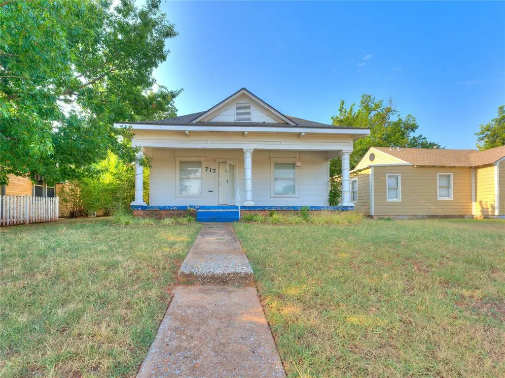 Front exterior — 717 E Logan Avenue, Guthrie, OK 73044
