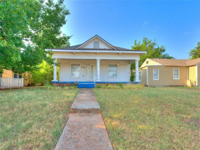 Front exterior — 717 E Logan Avenue, Guthrie, OK 73044