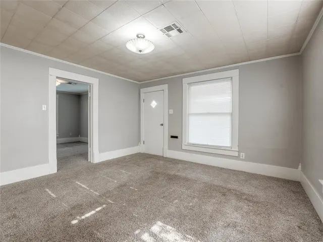 Photo 3 — 717 E Logan Avenue, Guthrie, OK 73044