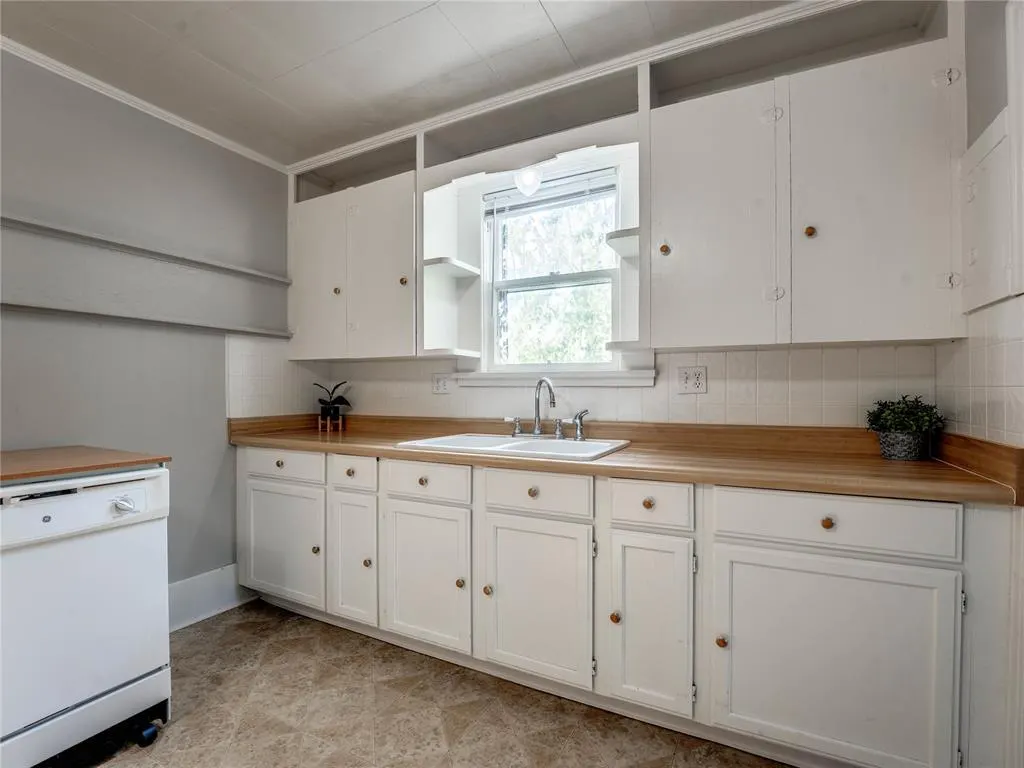 Photo 12 — 717 E Logan Avenue, Guthrie, OK 73044