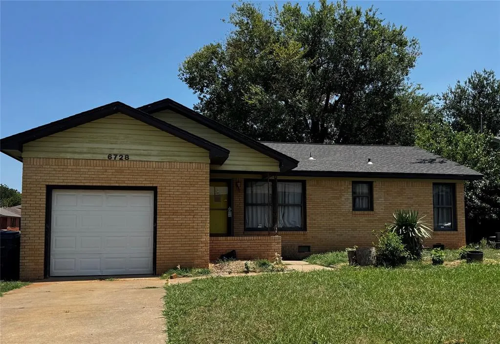 Front exterior — 6728 N Ross Avenue, Oklahoma City, OK 73116