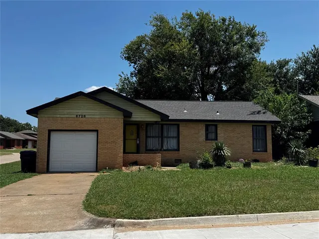 Photo 2 — 6728 N Ross Avenue, Oklahoma City, OK 73116