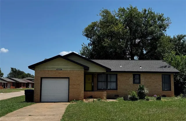 Photo 3 — 6728 N Ross Avenue, Oklahoma City, OK 73116