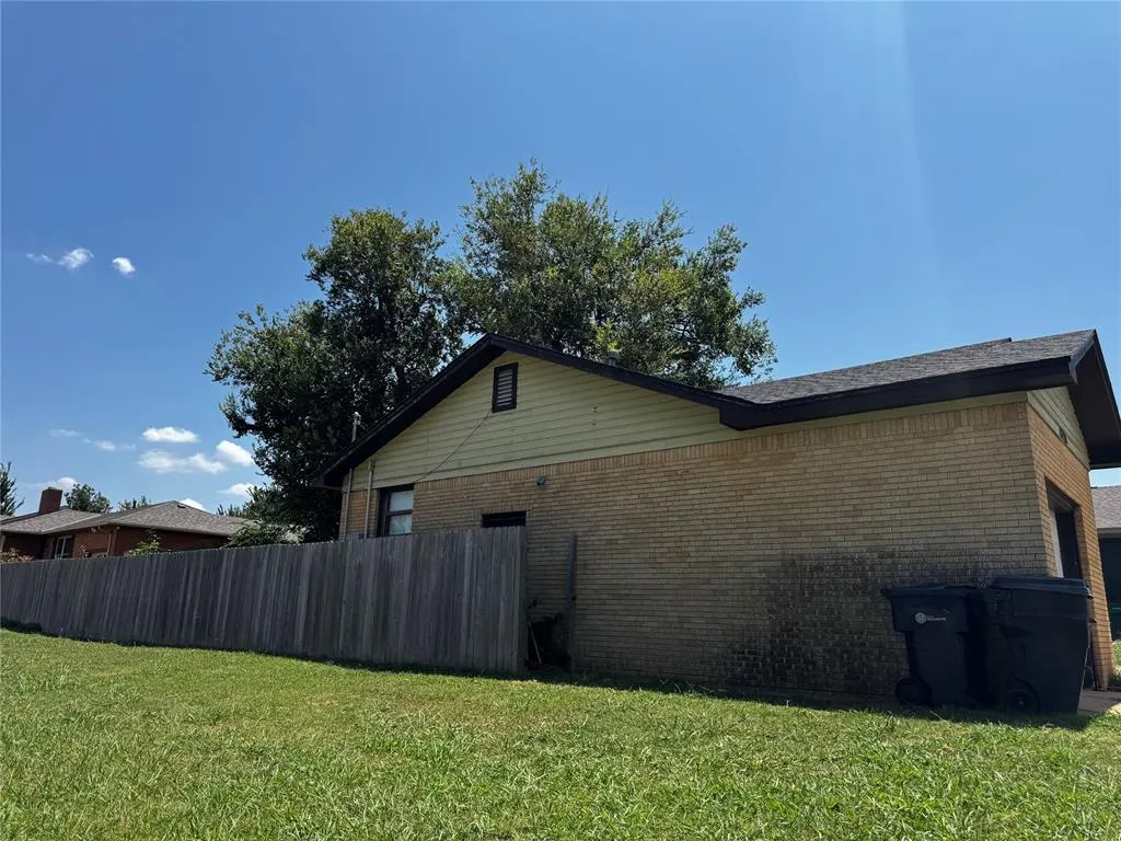 Photo 4 — 6728 N Ross Avenue, Oklahoma City, OK 73116