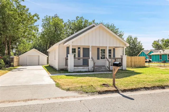 Photo 3 — 220 N M Avenue, El Reno, OK 73036