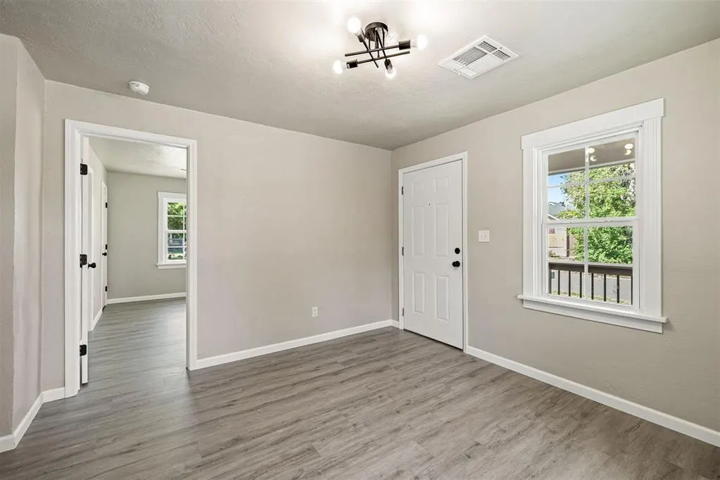 Photo 6 — 220 N M Avenue, El Reno, OK 73036