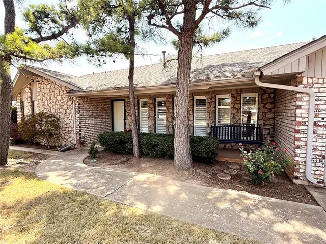 Photo 2 — 1616 Crafton Court, Oklahoma City, OK 73159