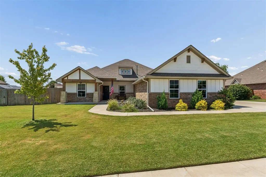 Photo 2 — 512 Cantebury Drive, Tuttle, OK 73089