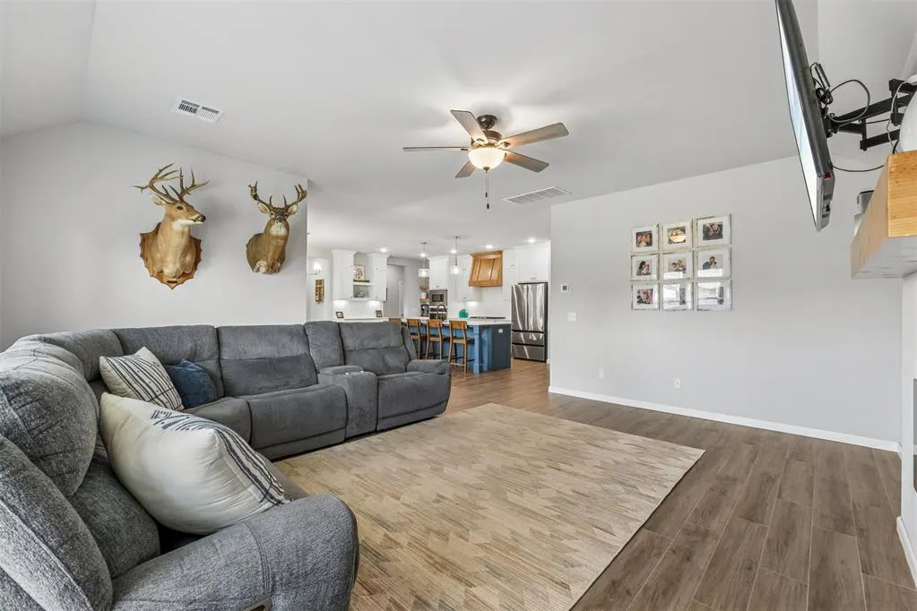 Photo 8 — 512 Cantebury Drive, Tuttle, OK 73089