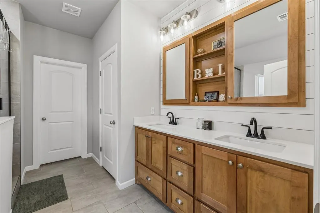 Photo 17 — 512 Cantebury Drive, Tuttle, OK 73089