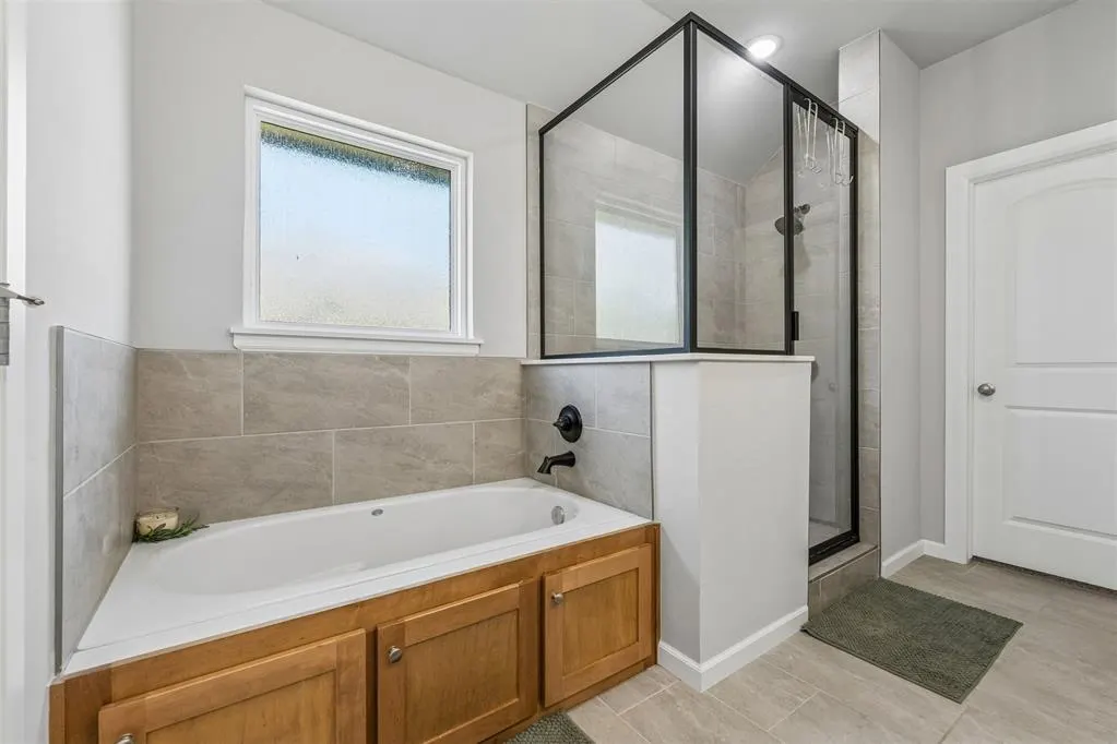 Photo 18 — 512 Cantebury Drive, Tuttle, OK 73089