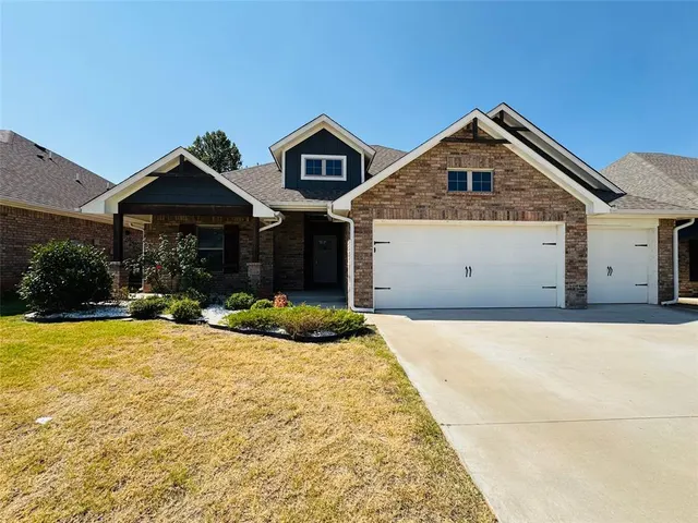 Photo 2 — 804 E Barajas Terrace, Mustang, OK 73064